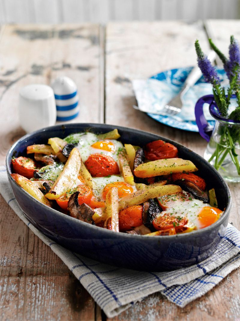 Egg, tomato and mushroom chip bake